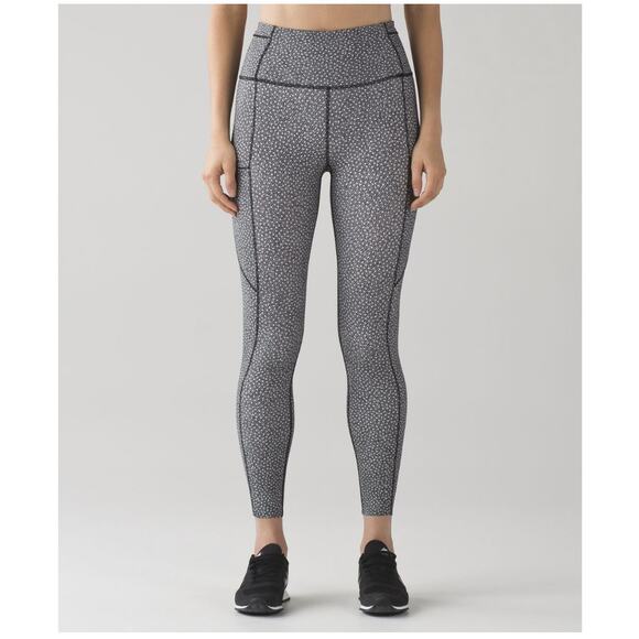 Lululemon Fast And Free 7/8 Tight Frozen Fizz White Black Nulux - Picture 1 of 8